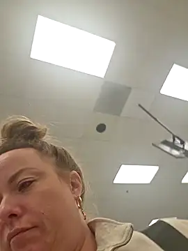 julimonroe online show from March 28, 2026, 2:11 am