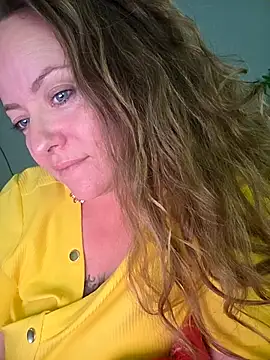 julimonroe online show from April 6, 2026, 1:25 am