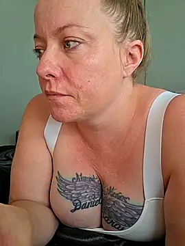 julimonroe online show from April 15, 2026, 5:09 pm