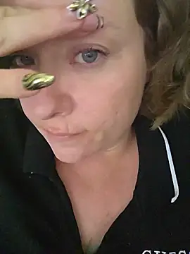 julimonroe online show from May 26, 2026, 2:18 am