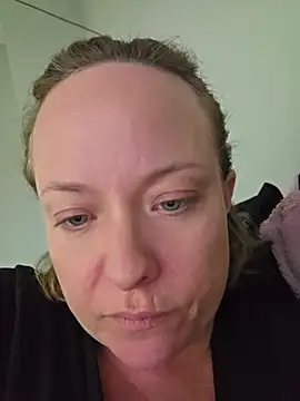 julimonroe online show from June 26, 2026, 2:05 am