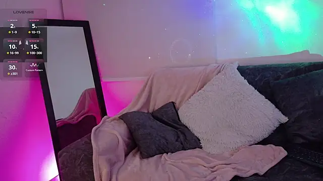 Snapshot of Lia_Tinez chatting on October 19, 2025, 12:11 am Lia Tinez online show from October 19, 2025, 12:11 am