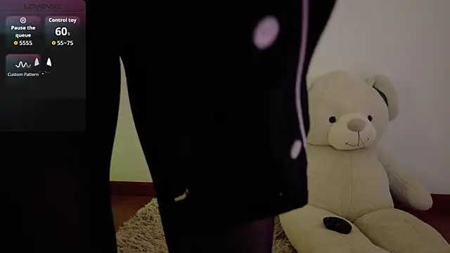 Snapshot of Lia_Tinez chatting on November 3, 2025, 11:37 pm Lia Tinez online show from November 3, 2025, 11:37 pm