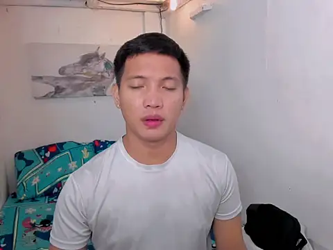 Snapshot of xSebastian19 chatting on December 15, 2025, 10:25 pm xSebastian19 online show from December 15, 2025, 10:25 pm