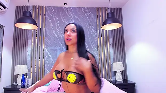 HeidyWillss online show from April 19, 2026, 12:37 pm