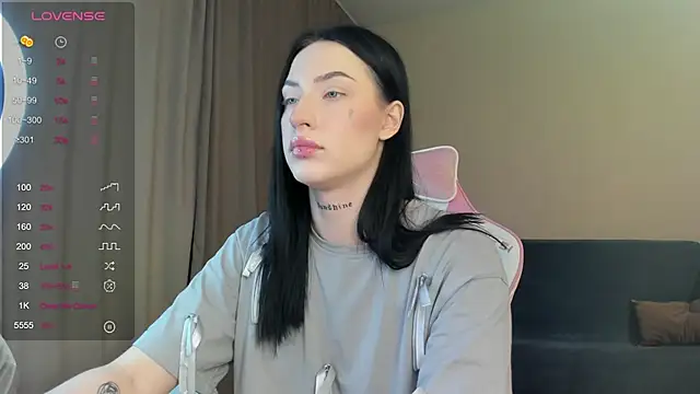 JenniferQueen11 online show from January 10, 2025, 4:51 pm