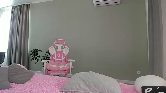 JenniferQueen11 online show from September 21, 2025, 8:16 am