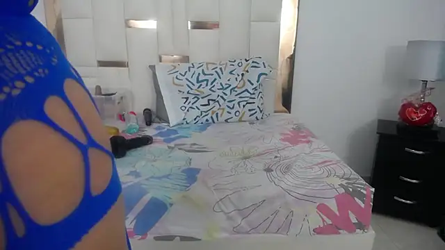 ambercordoba online show from February 19, 2025, 7:27 pm