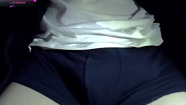 Snapshot of VirtualPear chatting on March 6, 2025, 1:46 pm VirtualPear online show from March 6, 2025, 1:46 pm