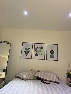 Snapshot of carminaurmommy chatting on December 17, 2025, 2:39 am carminaurmommy online show from December 17, 2025, 2:39 am