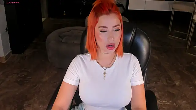 Snapshot of MadelineFox chatting on September 28, 2025, 12:43 pm MadelineFox online show from September 28, 2025, 12:43 pm