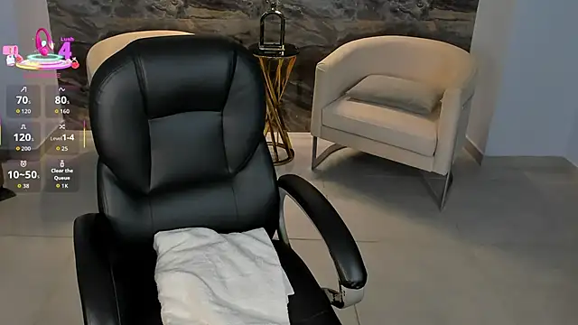 Snapshot of MadelineFox chatting on November 18, 2025, 9:03 am MadelineFox online show from November 18, 2025, 9:03 am