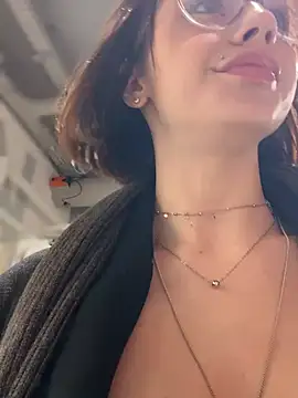 Camilla Railian online show from January 3, 2025, 2:40 pm