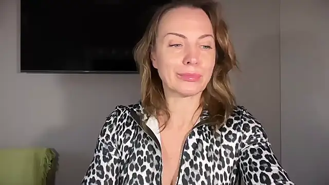 RachellAmazing online show from November 14, 2025, 1:32 pm