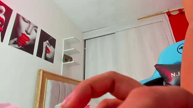 Snapshot of Lunastar02 chatting on November 21, 2025, 2:05 pm Lunastar02 online show from November 21, 2025, 2:05 pm