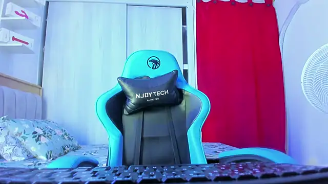 Snapshot of Lunastar02 chatting on December 4, 2025, 9:12 pm Lunastar02 online show from December 4, 2025, 9:12 pm