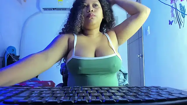 Lunastar02 online show from February 6, 2026, 1:58 pm