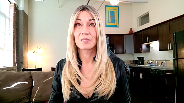 EveEnigma online show from January 8, 2025, 5:26 pm