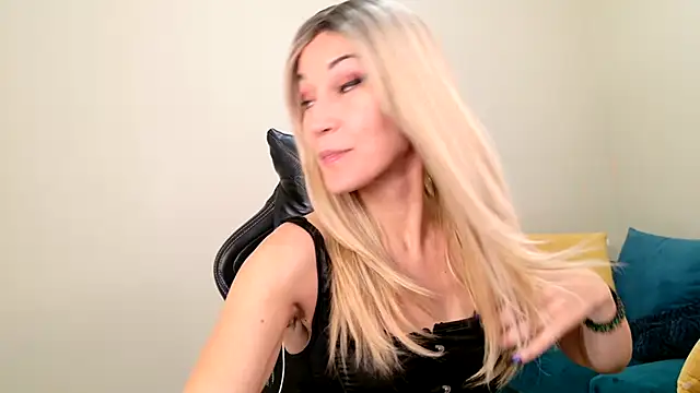 EveEnigma online show from January 17, 2025, 6:02 pm