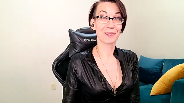 EveEnigma online show from February 18, 2025, 5:10 pm