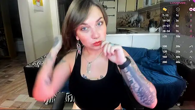 Snapshot of StacyTigerr chatting on December 5, 2025, 1:20 pm StacyTigerr online show from December 5, 2025, 1:20 pm