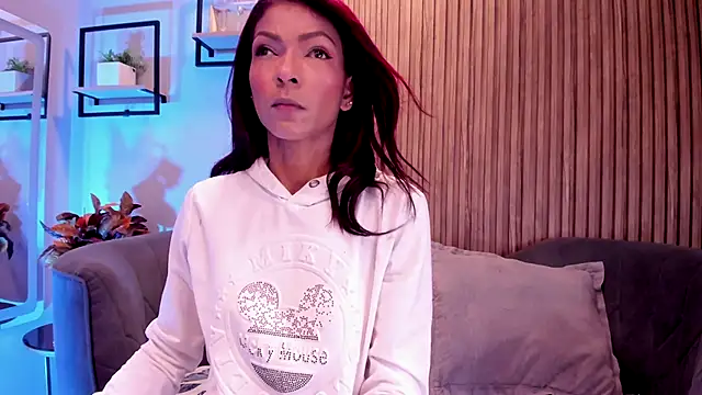 HannaPetit online show from October 25, 2025, 7:08 pm