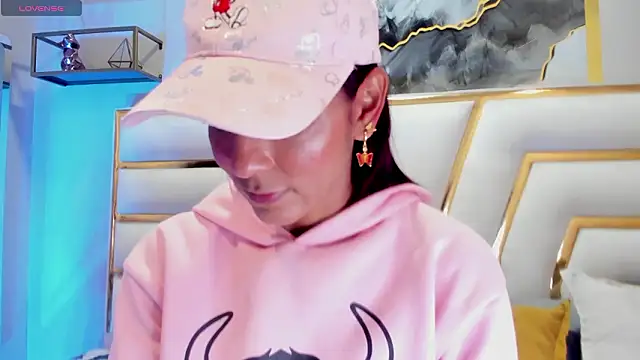 HannaPetit online show from March 24, 2026, 7:19 pm