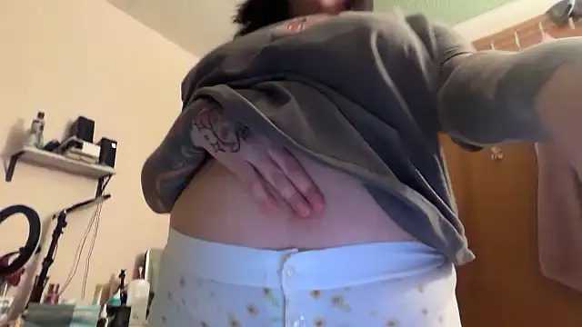 nativepumpkin95 online show from April 6, 2026, 3:48 am