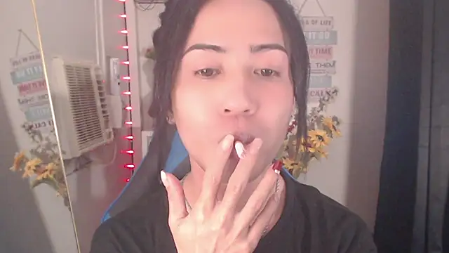 Snapshot of Lemonadexxx chatting on December 17, 2025, 5:02 am Lemonadexxx online show from December 17, 2025, 5:02 am