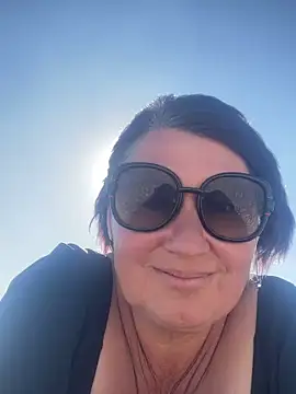 XLindaMilfX online show from September 13, 2025, 12:27 pm