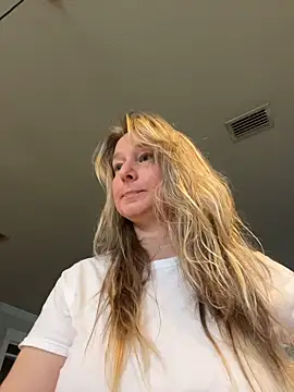 Vivian MayXxX online show from March 27, 2026, 5:01 pm