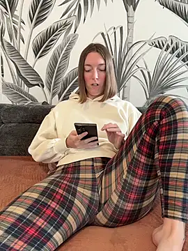 Snapshot of Daisy_Michto_Officiel chatting on May 19, 2026, 12:11 pm Daisy Michto Officiel online show from May 19, 2026, 12:11 pm