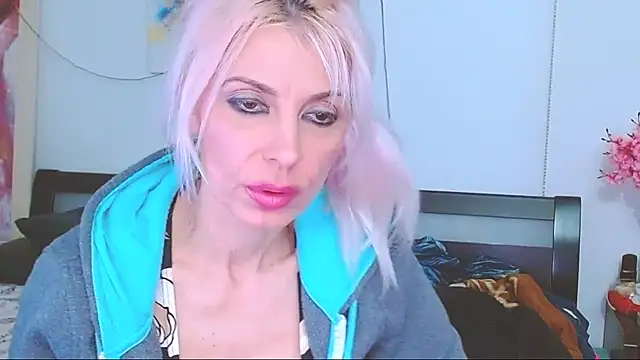 HoneyLara online show from February 24, 2025, 5:33 am