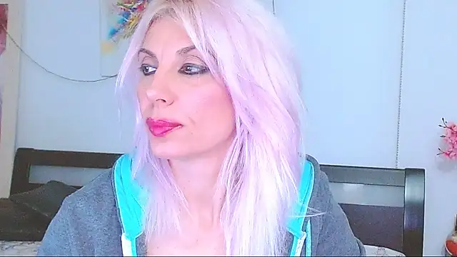 HoneyLara online show from March 7, 2025, 1:31 am