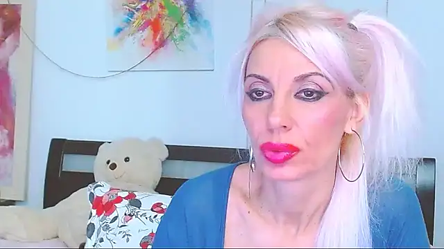 HoneyLara online show from October 15, 2025, 7:14 pm