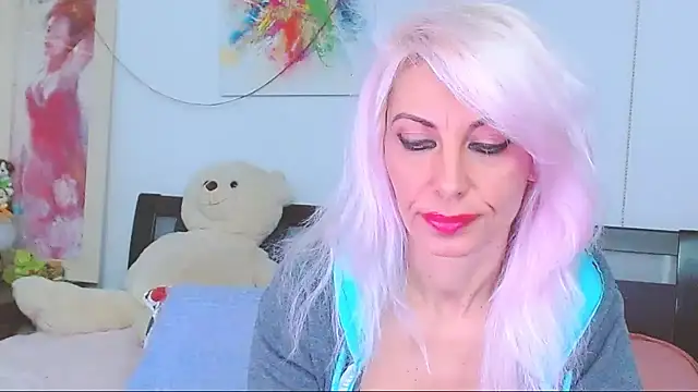 HoneyLara online show from November 29, 2025, 8:12 pm