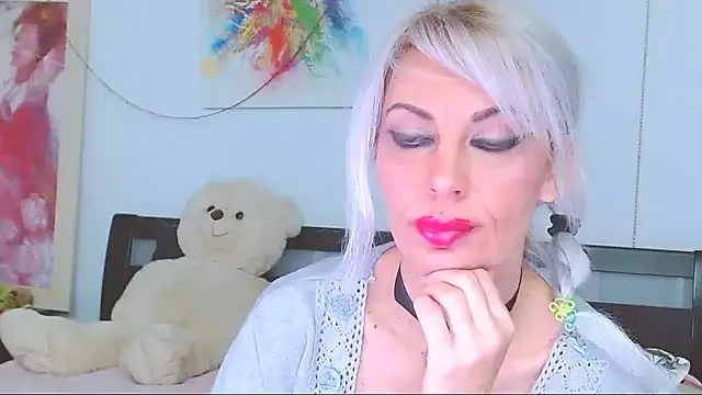 HoneyLara online show from February 7, 2026, 12:58 am