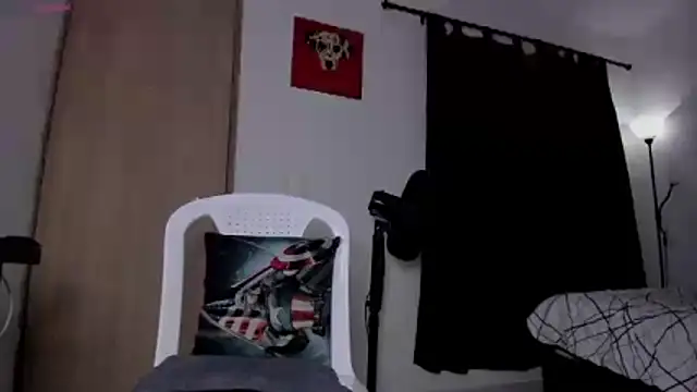 Snapshot of Cloudy_pigDude chatting on December 19, 2025, 6:09 am Cloudy pigDude online show from December 19, 2025, 6:09 am