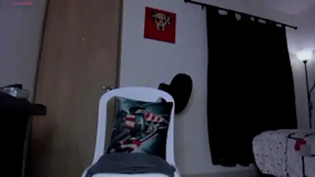 Snapshot of Cloudy_pigDude chatting on January 14, 2026, 5:24 am Cloudy pigDude online show from January 14, 2026, 5:24 am