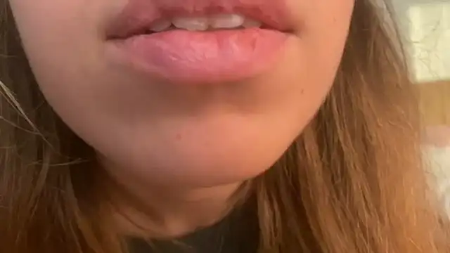 Snapshot of Mollyy998 chatting on October 31, 2025, 3:35 pm Mollyy998 online show from October 31, 2025, 3:35 pm