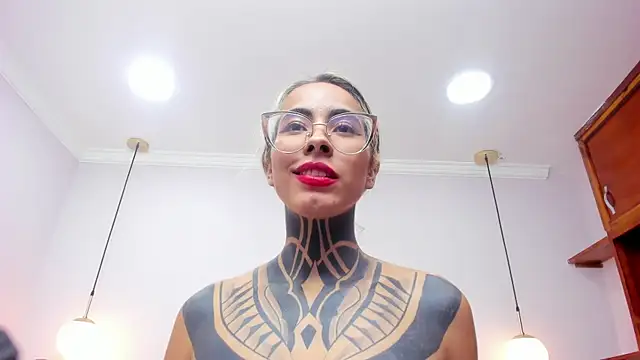 Snapshot of NicoleBlum chatting on January 6, 2025, 10:15 pm NicoleBlum online show from January 6, 2025, 10:15 pm