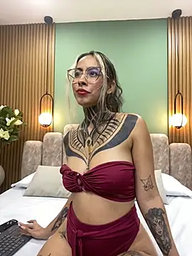 Snapshot of NicoleBlum chatting on March 11, 2025, 7:14 pm NicoleBlum online show from March 11, 2025, 7:14 pm