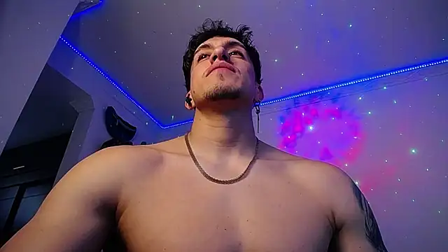 Snapshot of strongboy_ chatting on November 4, 2025, 7:24 pm strongboy online show from November 4, 2025, 7:24 pm