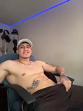 strongboy  online show from May 11, 2026, 7:11 pm