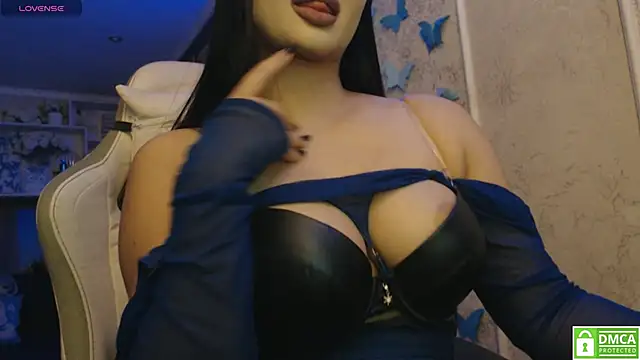 lunarose777 online show from September 27, 2025, 8:14 pm