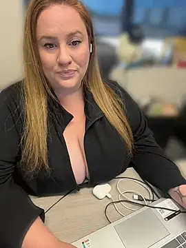 cinnatitties online show from June 26, 2026, 8:35 pm