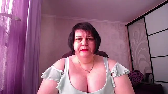 Snapshot of JuicyLady_Di chatting on April 5, 2026, 5:26 am JuicyLady Di online show from April 5, 2026, 5:26 am