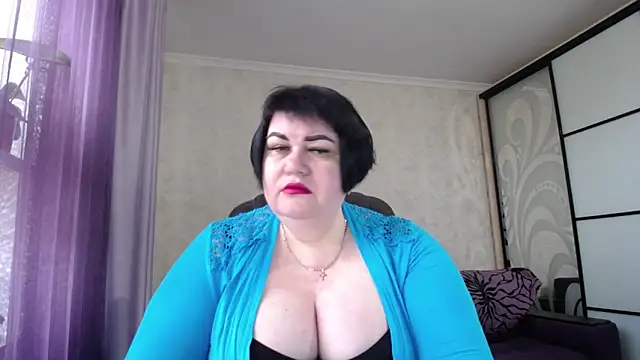 Snapshot of JuicyLady_Di chatting on April 11, 2026, 5:12 am JuicyLady Di online show from April 11, 2026, 5:12 am