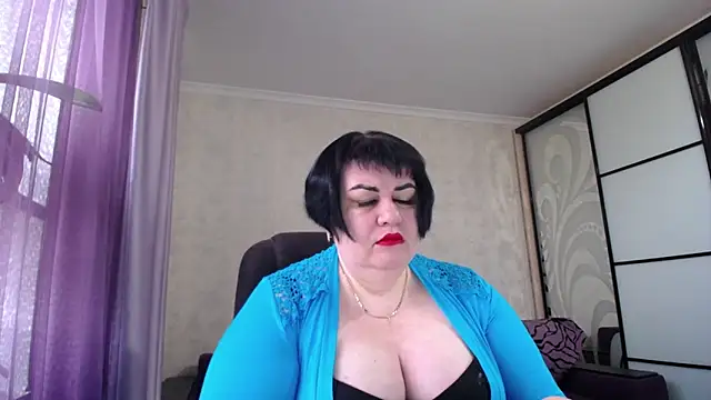 Snapshot of JuicyLady_Di chatting on April 15, 2026, 4:52 am JuicyLady Di online show from April 15, 2026, 4:52 am