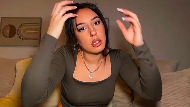 SissiVienna online show from April 12, 2026, 5:29 pm